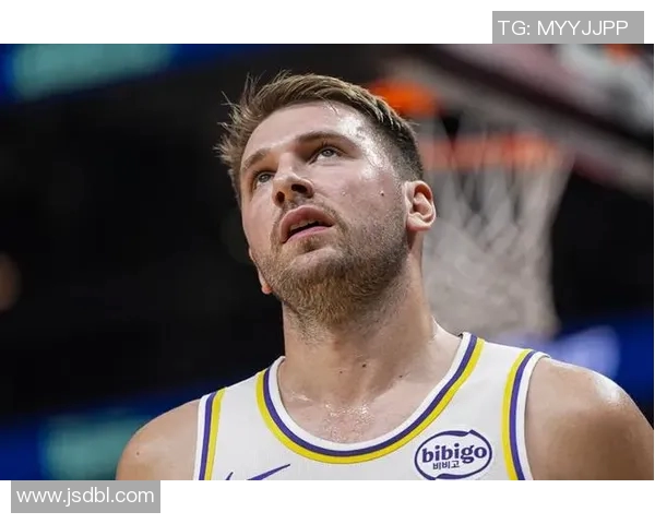 里夫斯绝杀冲上全美第1热搜:魔术师直言英雄 湖媒东契奇都赞山羊