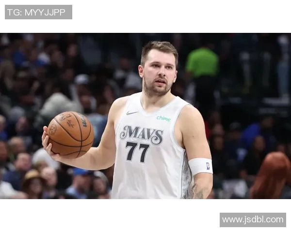 东契奇遭遇严峻考验：连续失误被点名，技犯不断难掩表现起伏